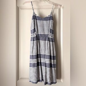 Old Navy dress•XS•spaghetti straps•white & light blue stripes•side zipper